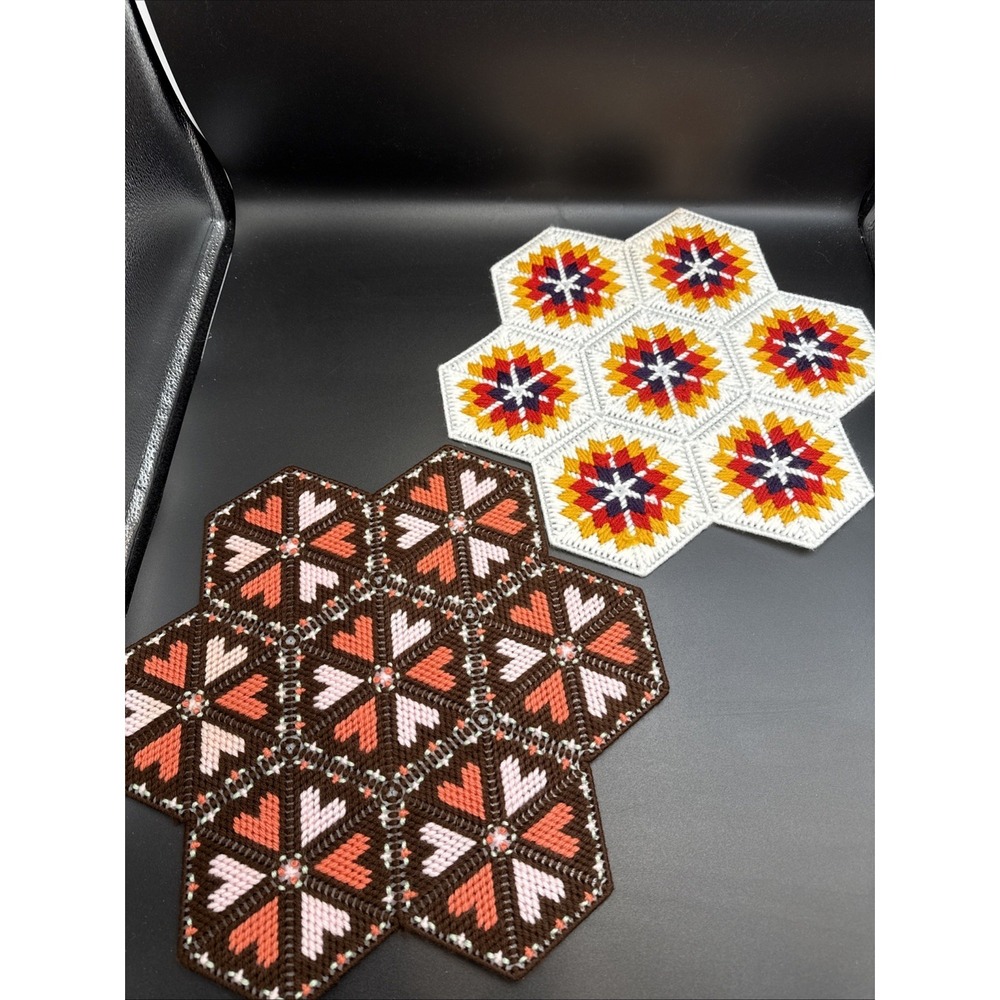 Lot‎ of 2 Plastic Canvas Table Mats Flower Shape 13.5" Hearts Geometric